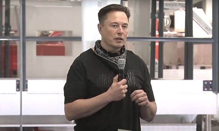Tesla бьет рекорды поставила почти 940 000 электромобилей в 2021 году