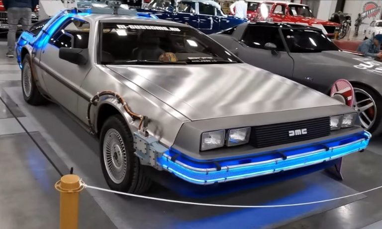 авто Delorean DMC-12