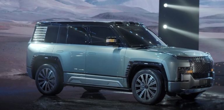Внешний вид BYD U8