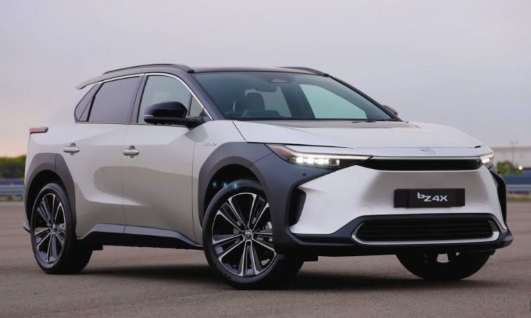 электромобиль Toyota bZ4X