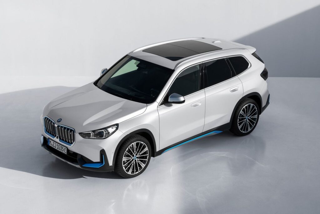 BMW iX1 eDrive20 — фото 1