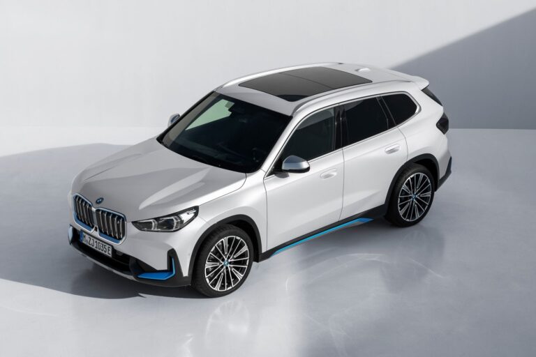 BMW iX1 eDrive20 — фото 1