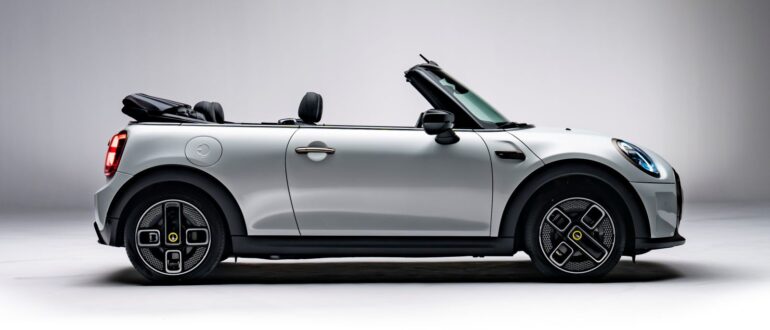 Mini Cooper SE Convertible 135 kW — фото 1