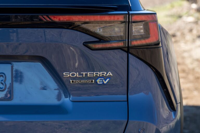 Subaru Solterra AWD — фото 15