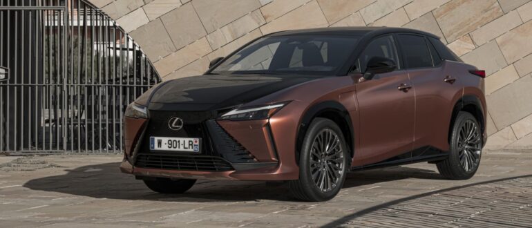 Lexus RZ 300e — фото 1