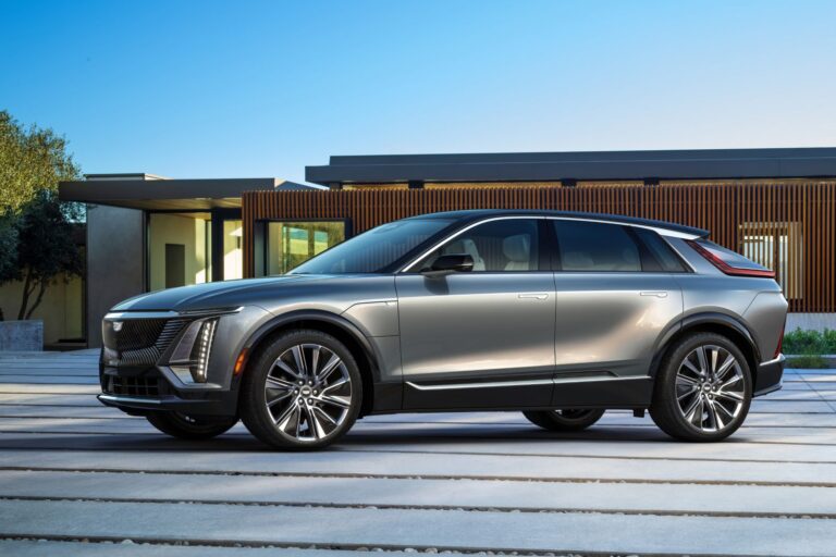 Cadillac Lyriq AWD — фото 1