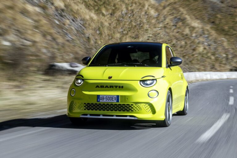 Abarth 500e — фото 1