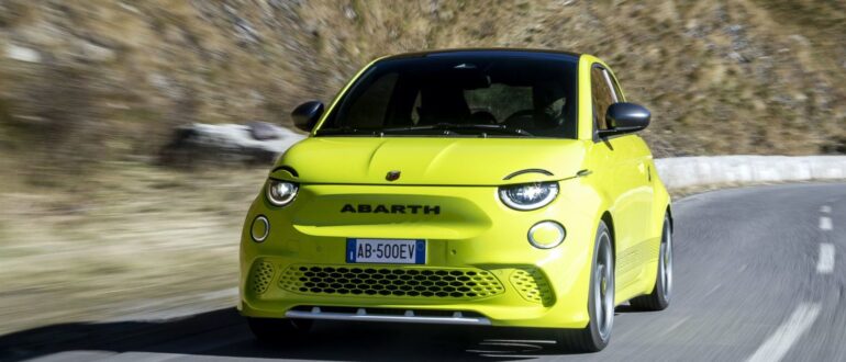 Abarth 500e — фото 1