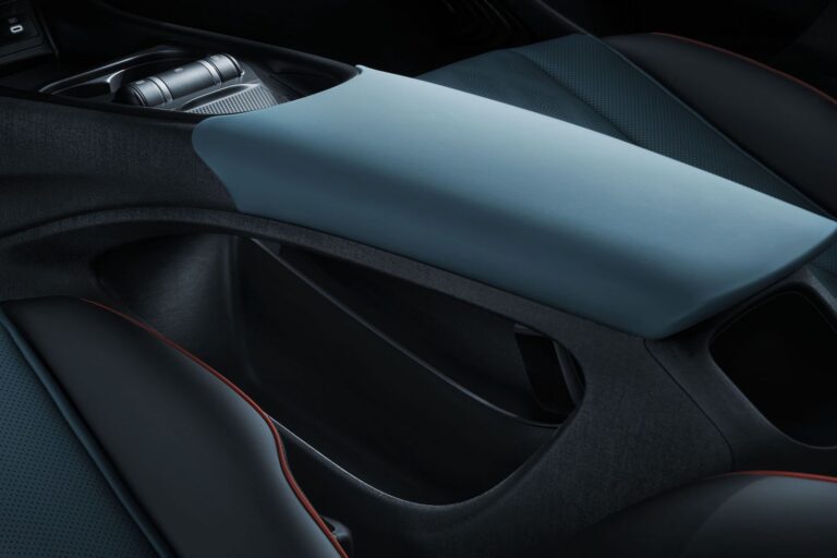 Электромобиль BYD Dolphin — фото 1
