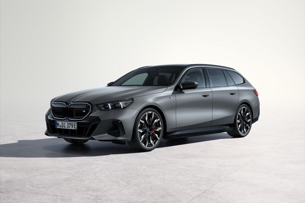 BMW i5 Touring eDrive40 — фото 1