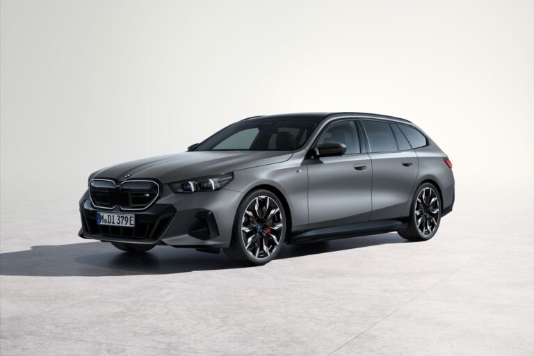 BMW i5 Touring eDrive40 — фото 1