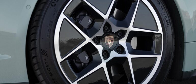 Porsche Taycan 4S — фото 19
