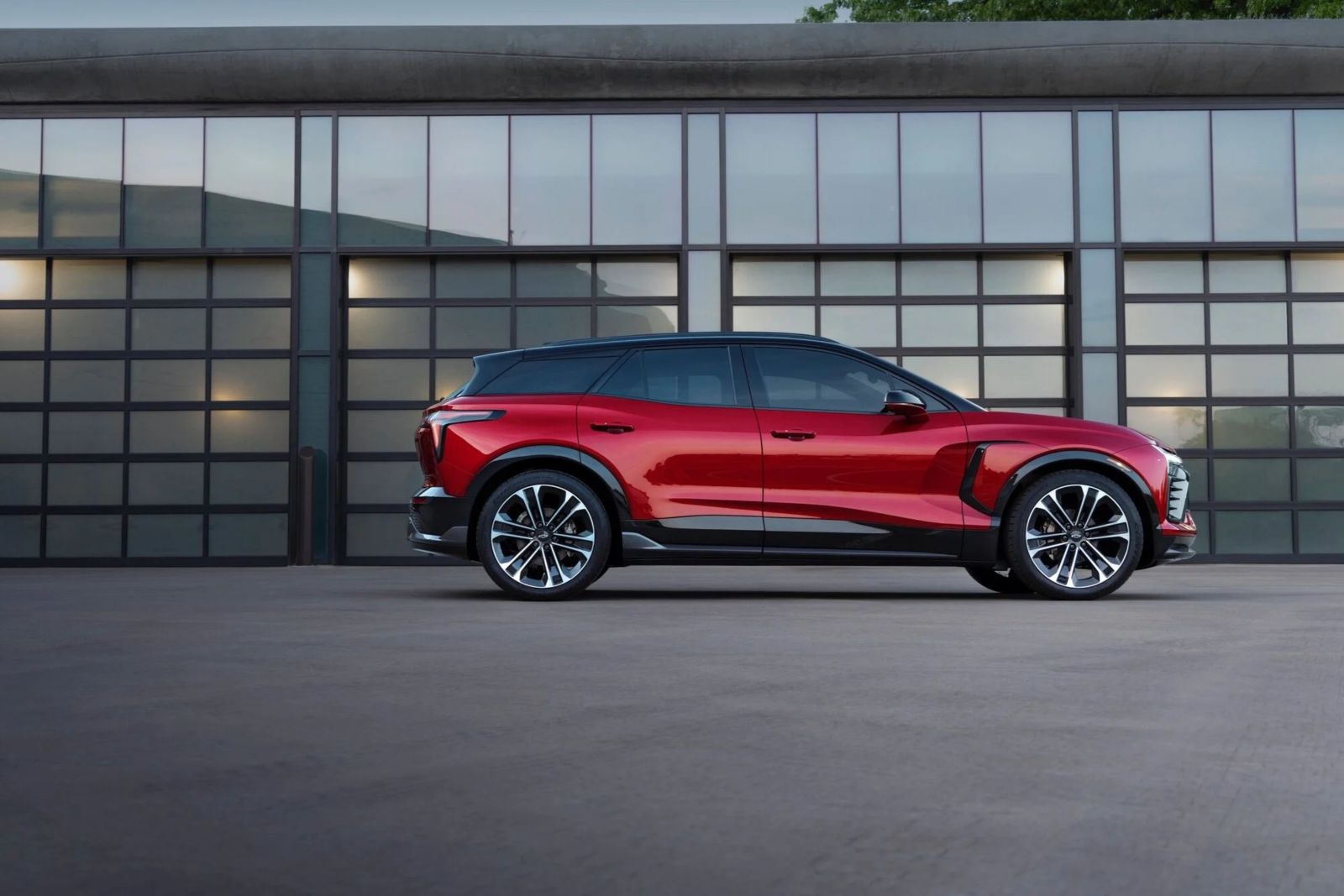 Фото 2: Chevrolet Blazer EV RWD Фото 2: Chevrolet Blazer EV RWD
