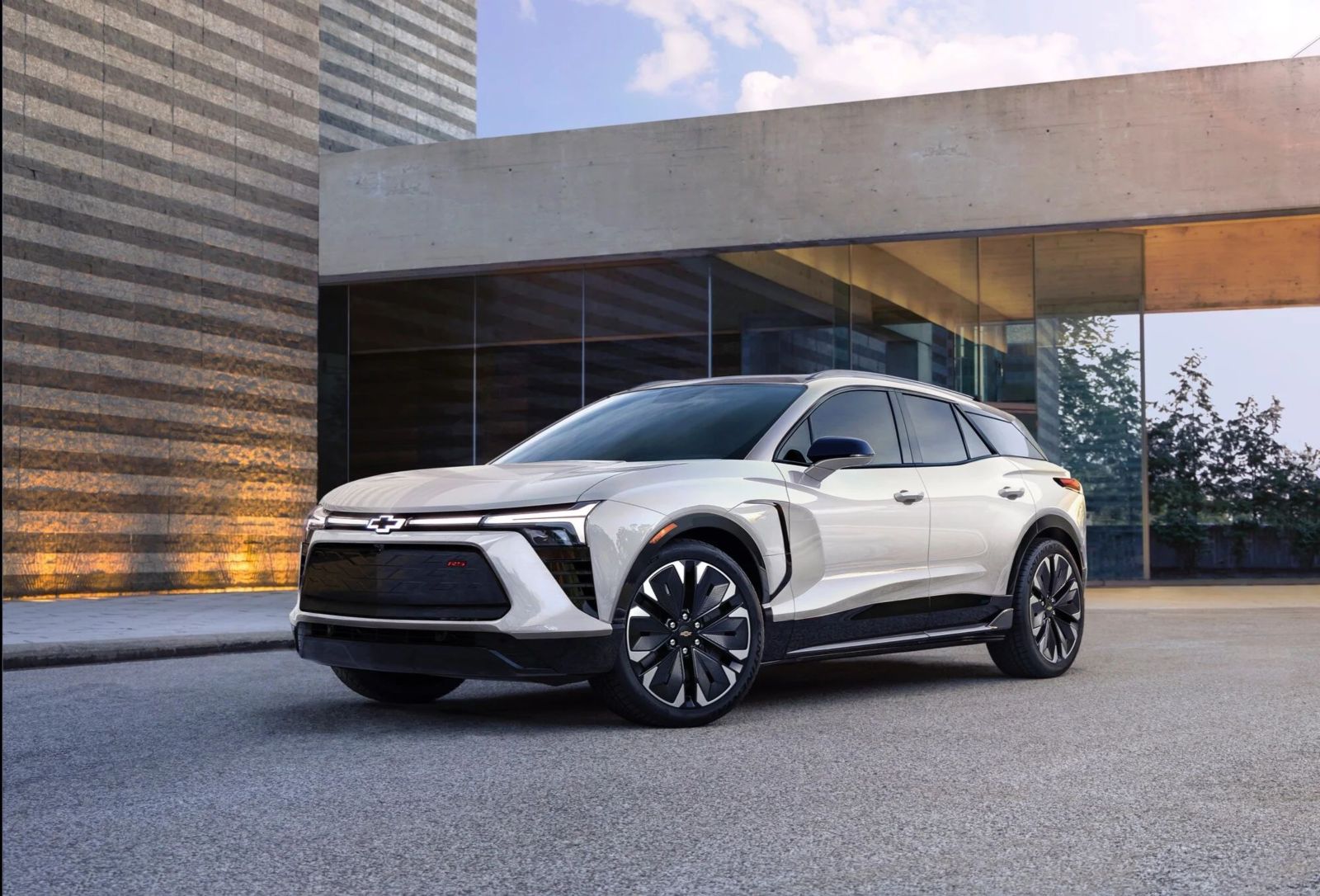 Фото 3: Chevrolet Blazer EV RWD Фото 3: Chevrolet Blazer EV RWD