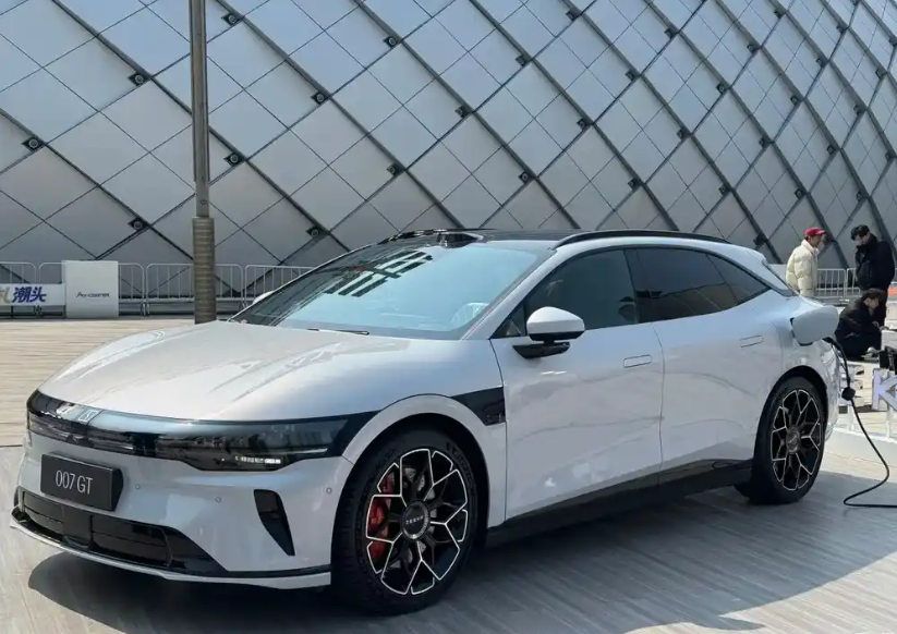 Зикр 7GT — Интерьер (15)