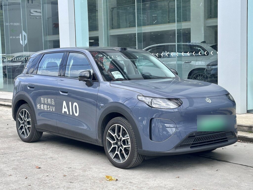 Leapmotor A10 2026 года, вид спереди сбоку