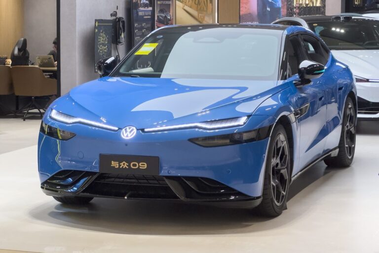 Volkswagen ID. UNYX 09 2026 в шоуруме в Гуанчжоу